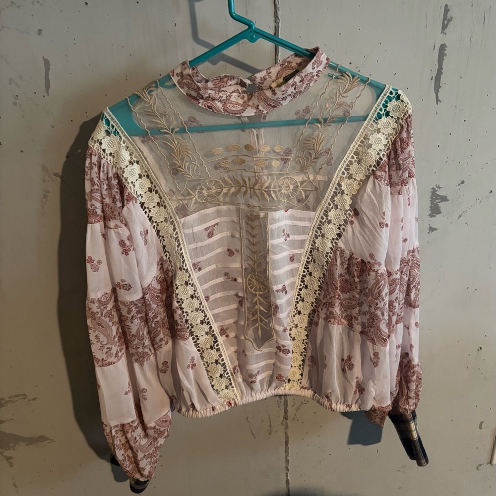 Buckle Pink and Cream Lace Blouse